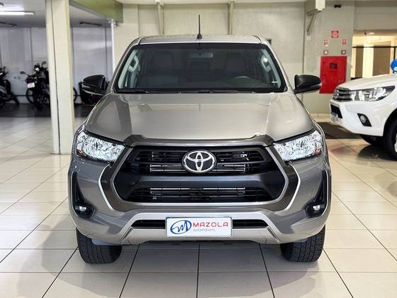 TOYOTA HILUX 2.8 D-4D TURBO DIESEL CD SR 4X4 AUTOMÁTICO